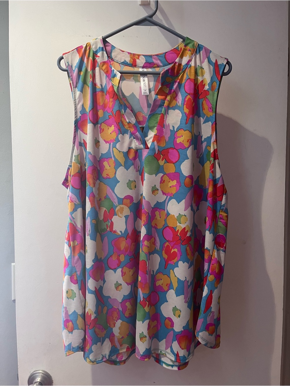 Dear Scarlett Multicolor Floral V-Neck flowy Sleeveless top.